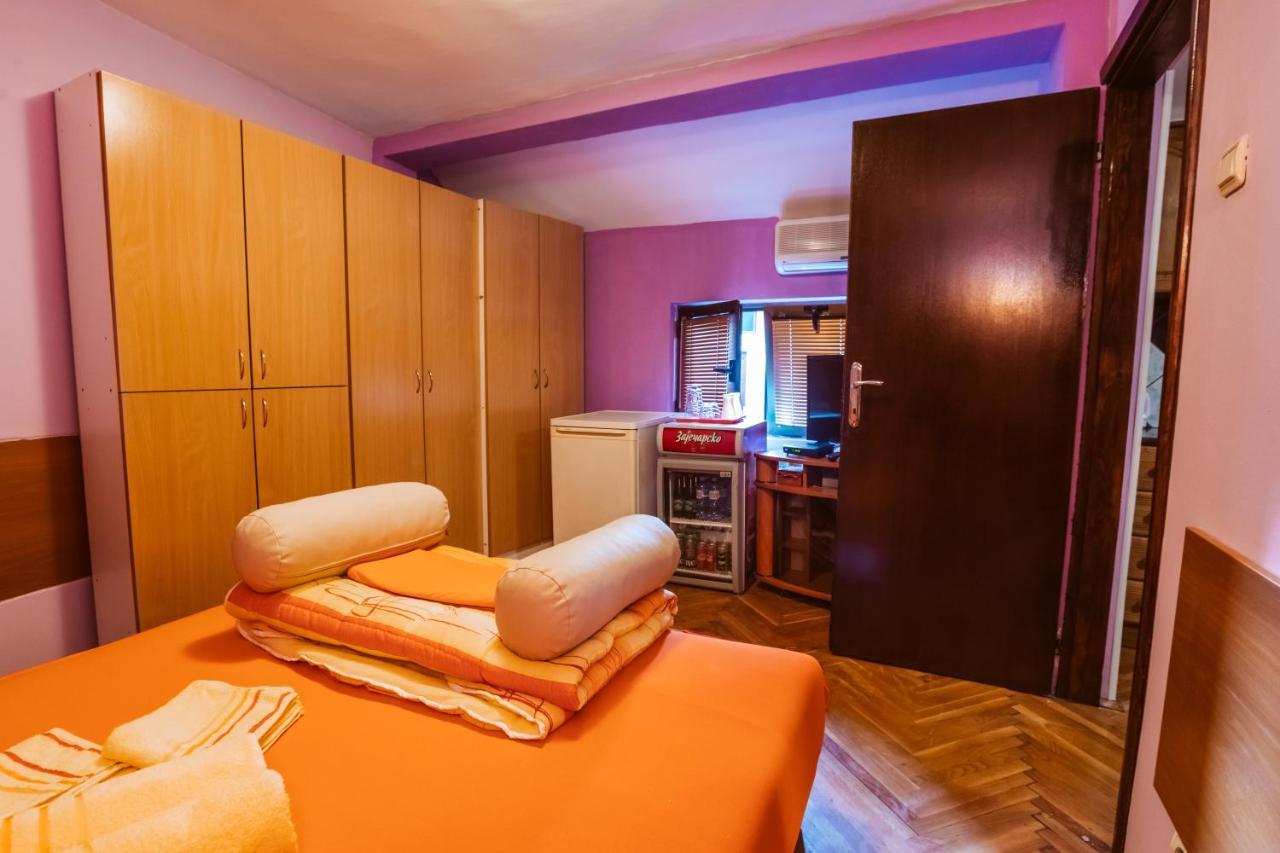 Hostel Laufer Novi Sad Exterior foto