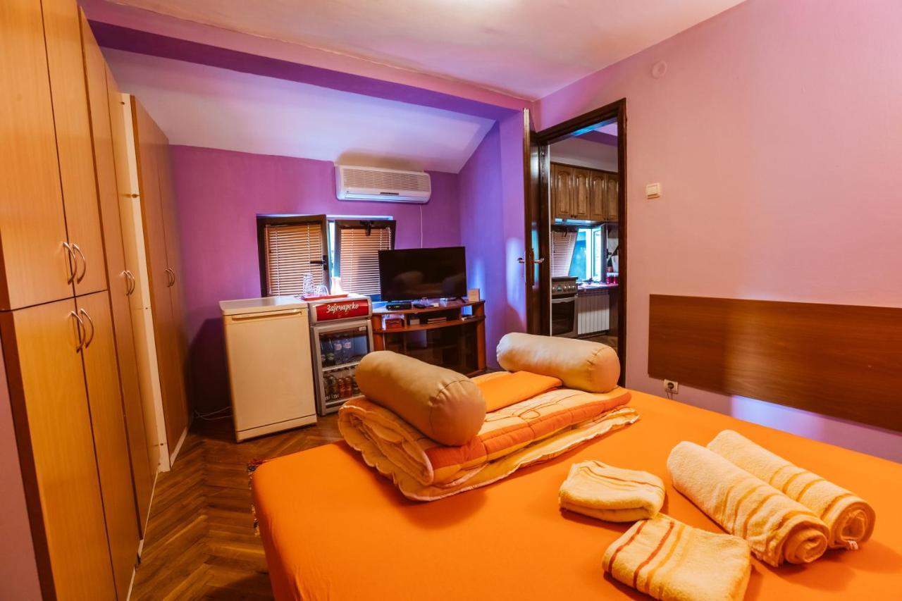 Hostel Laufer Novi Sad Exterior foto
