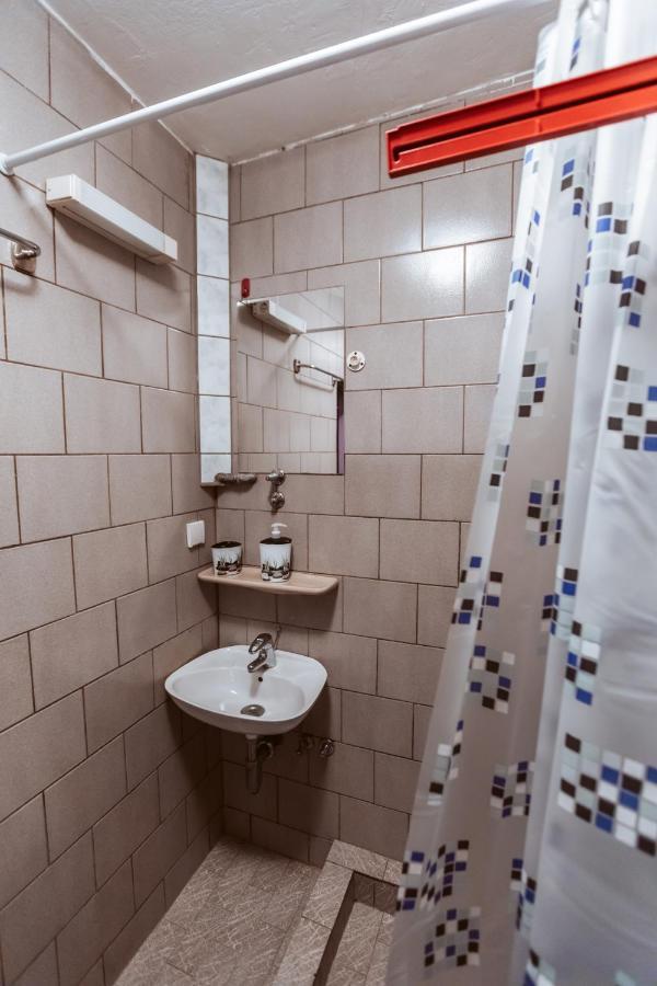 Hostel Laufer Novi Sad Exterior foto